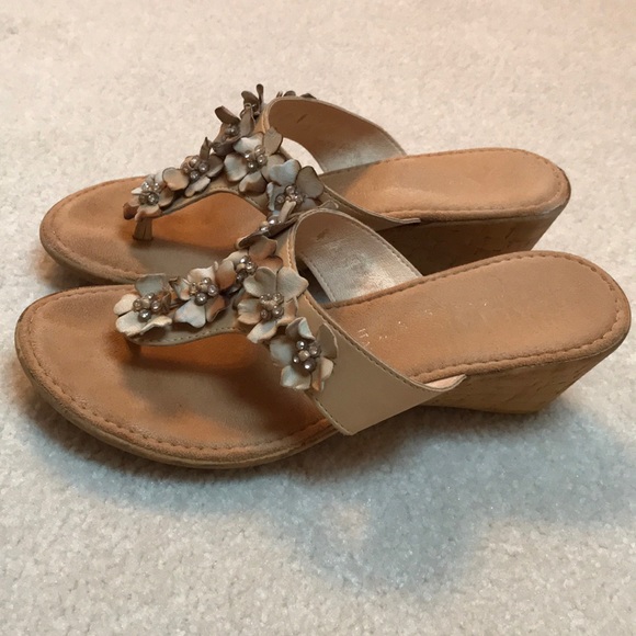 Floral sandals! - Picture 2 of 3